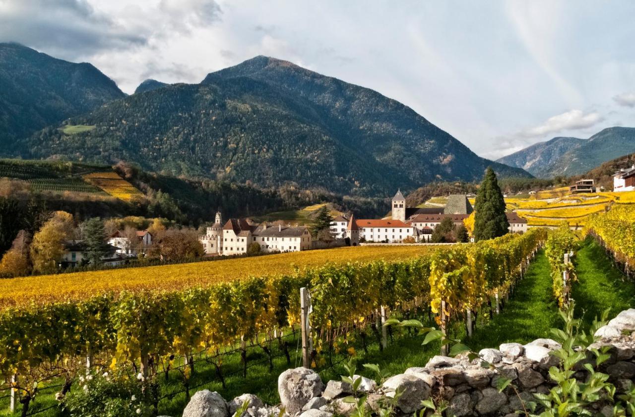Hotel Brueckenwirt Novacella エクステリア 写真